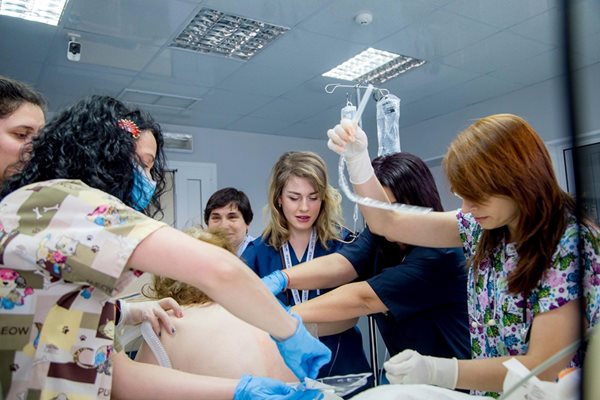 Екипът на реанимацията във Велико Търново ежедневно се бори за живота на пациенти