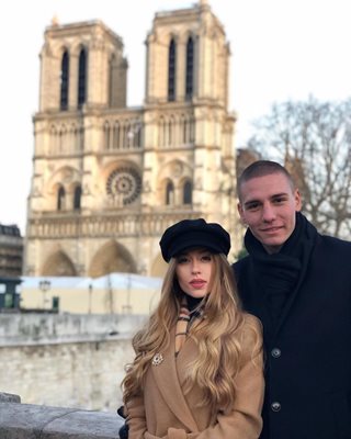 Антов и гаджето му на романтично пътуване в Париж