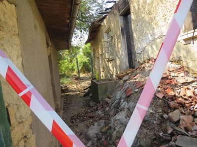 The crime scene is fenced off with police tapes.  PHOTOS: THE AUTHOR