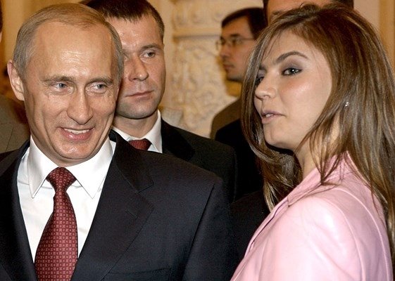 Готвят ли Алина Кабева за шеф на руските тролове?