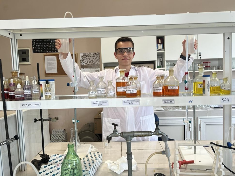 Преслав е един от най-добрите млади химици в света, но иска да учи у нас