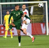 Петър Занев дебютира с капитанската лента в националния отбор в мача България - Ирландия (1:1). СНИМКА: ЙОРДАН СИМЕОНОВ 