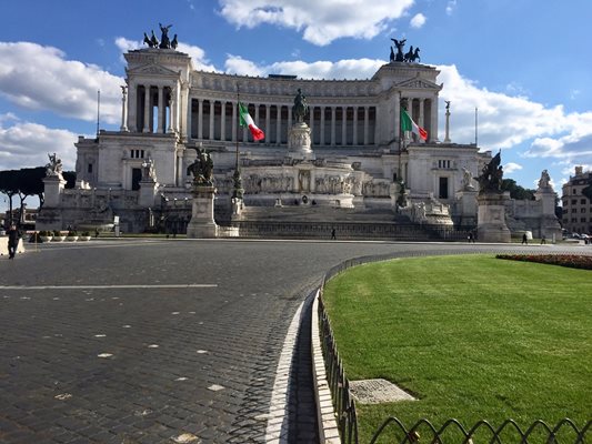 Улиците и площадите на Рим пустеят заради поредния локдаун в област Лацио от 15 март до 6 април.

СНИМКА: АВТОРЪТ