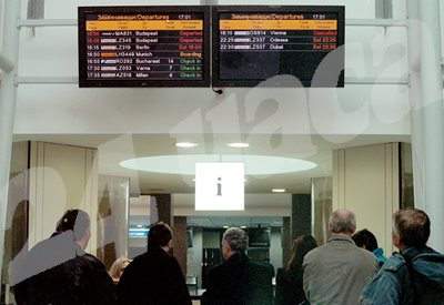 Една от последните спрени поръчки е тази за почистването на летище София. СНИМКА: 24 часа