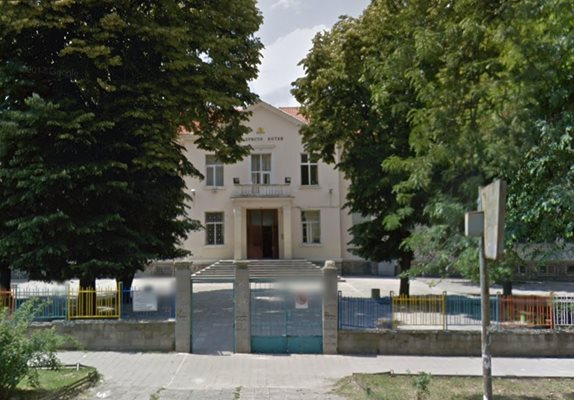 Училище „Христо Ботев” във варненския квартал "Аспарухово” Снимка; google street view