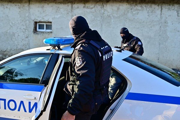Полицаи извършиха мащабни акции днес в Пловдив.