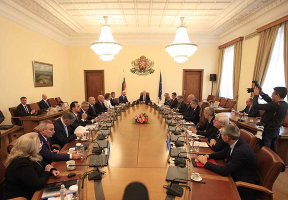 На заседанието си на 29 ноември кабинетът прие че фонд "Сигурност на електроенергийната система" ще събере през 2023 г. 4,1 млрд. лв.