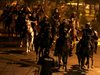 Задържаха полицаи във връзка със смъртта на протестиращ в Парагвай