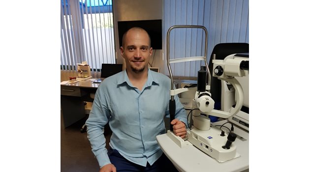 Спасеният Борис Коцев днес е офталмолог.