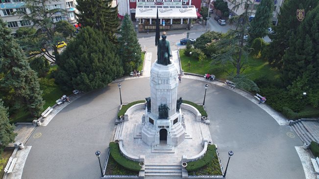 На паметника "Майка България" ще бъдат поднесени венци и цветя