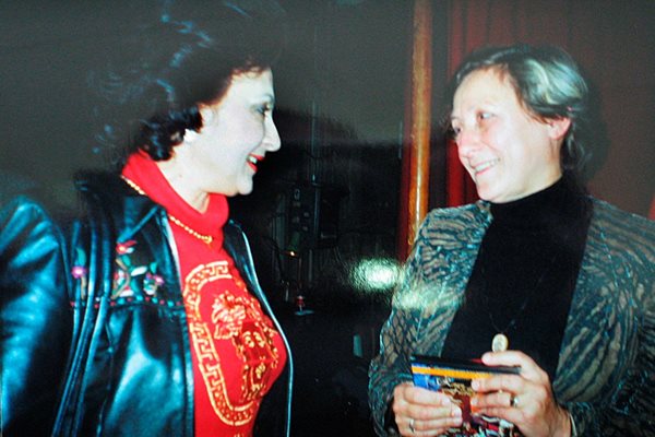 Ирина разтоваря с Нешка Робева. Снимка: Радко Паунов