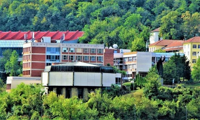 Великотърновският университет ще дава 13-та заплата в пълен размер

Снимка:ВТУ "Св.св. Кирил и Методий"