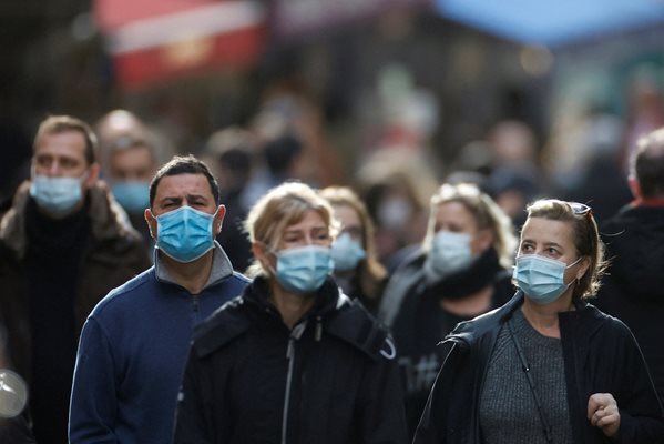 От днес носенето на маска в обществения транспорт във Франция вече няма да е задължително. СНИМКА: АРХИВ