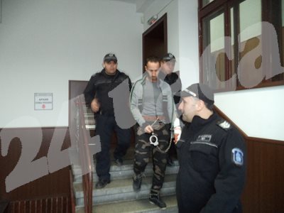 Илиян Рангелов бе доведен в съда от трима охранители СНИМКИ: Анелия Перчева