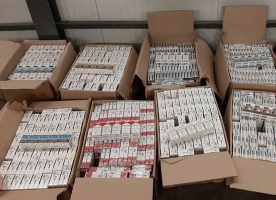 Откриха 60 000 къса цигари в камион в района на Дунав мост при Видин