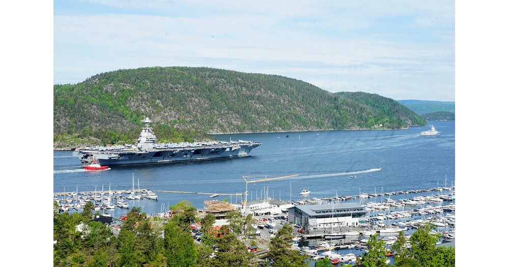Verdens største krigsskip ankommer Norge