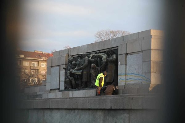 Фигурите на Паметника на Съветската армия ще бъдат демонтирани и реставрирани