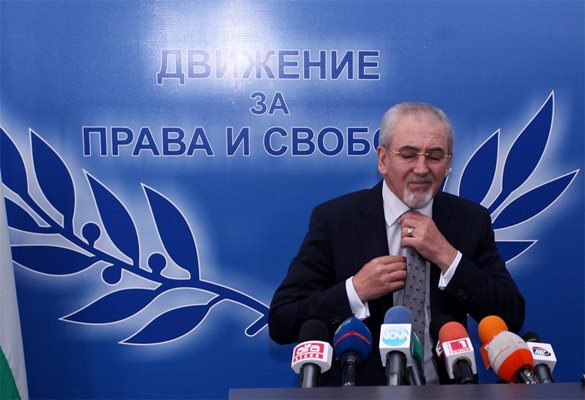 Лидерът на ДПС Лютви Местан обяви оставката на Христо Бисеров