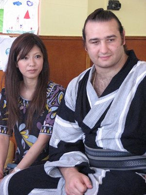 Калоян и съпругата му Асако