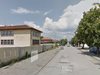 Шофьор без книжка се заби в къща в София, има ранени