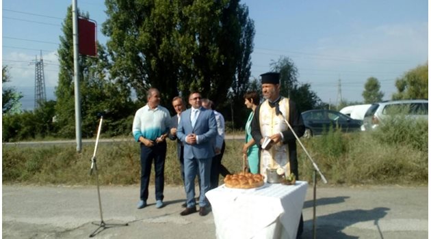 Свещеник благослови разширението на пътя Пловдив-Асеновград. Нанков увери, че финансирането е осигурено.