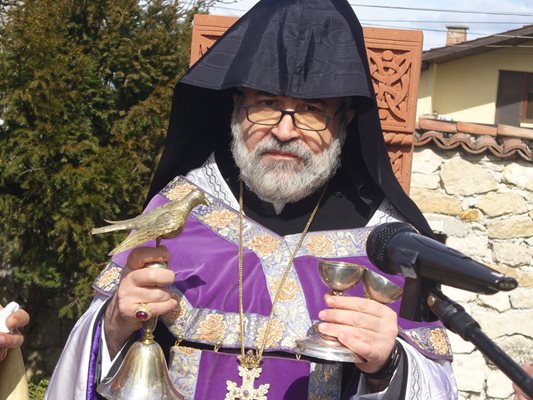 В словото си епископ Датев Агопян припомни, че поетът Пейо Яворов е сред първите, издигнали глас срещу геноцида над арменския народ.
Снимка: Ваньо Стоилов