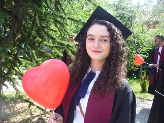 Ванесса Терзиева на изпращането на випуск 2020 в езиковата гимназия в Сливен