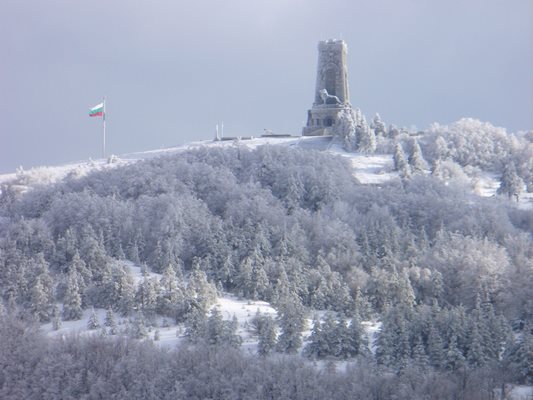 В Стара планина времето е лошо, предупреждават от пътните служби.