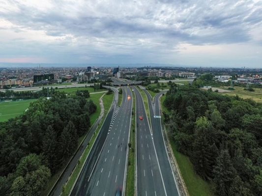 Част от реновирания  булевард “България” в столицата, чиято реконструкция бе извършена от “Трейс БГ”.