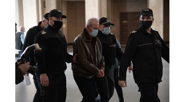 75-годишният Иван Илиев, сочен за резидента, се яви пред Военноапелативния съд само за да каже, че не иска да излиза на свобода и няма да обжалва ареста.