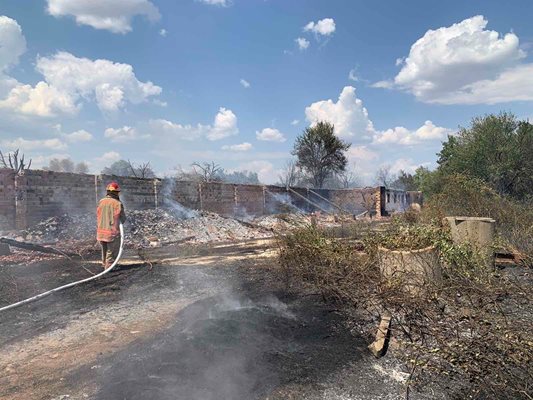 Заради вятъра димът ограничил видимостта по пътя за Бегово.