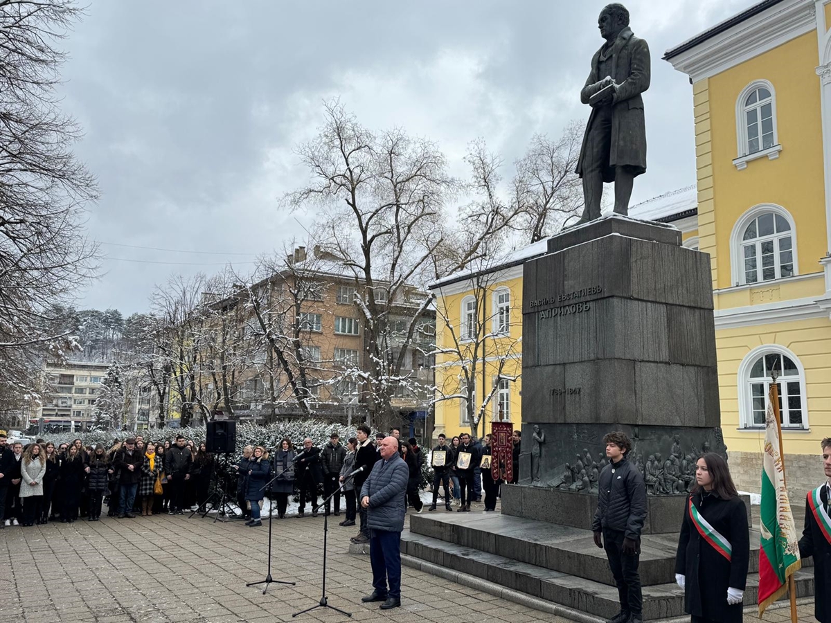 Министър Цоков на 190-годишнината на Априловската гимназия: Всички трябва да работим за подобряване на образованието