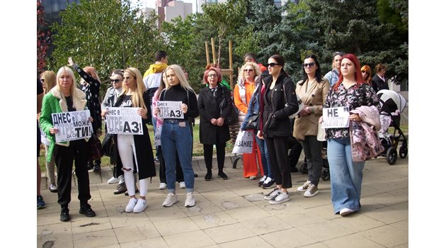 Протест в защита на пребитата Стефка Терзийска. СНИМКА: Тони Маскръчка