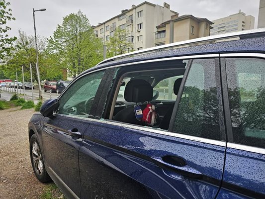  Разбития автомобил на Иво Никодимов. СНИМКА: ФЕЙСБУК 