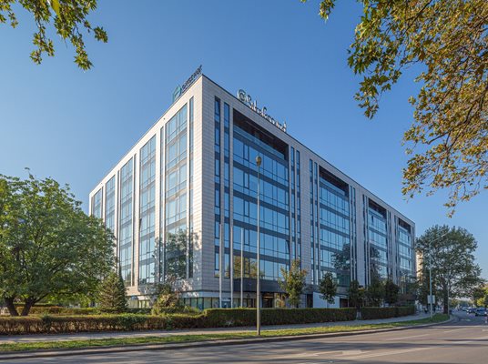 „Офис Парк Пловдив” съчетава всички изисквания за модерно и високотехнологично офис пространство. Сградата на „Галакси Инвестмънт Груп” е и първата със „Златен LEED сертификат“ за устойчиво строителство в Пловдив
