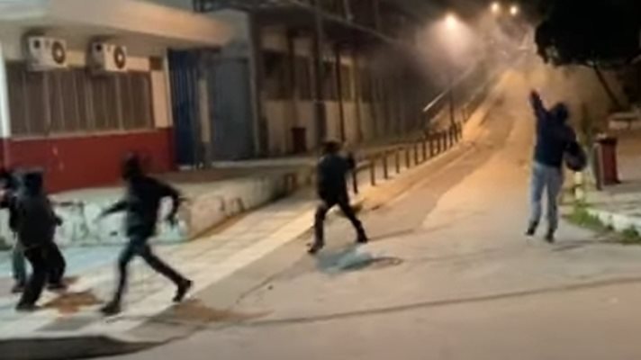 Вандали стрелят и мятат камъни по автобуси в Габрово