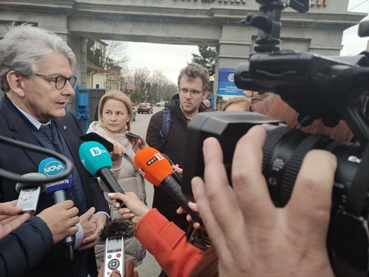 Тиери Бретон пред журналисти в Сопот.