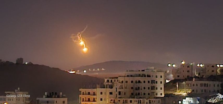 Иран атакува Израел снощи. КАДЪР: Екс/@itsViikii