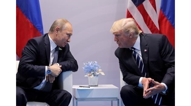 Руският президент Владимир Путин и американският президент Доналд Тръмп СНИМКА: Ройтерс