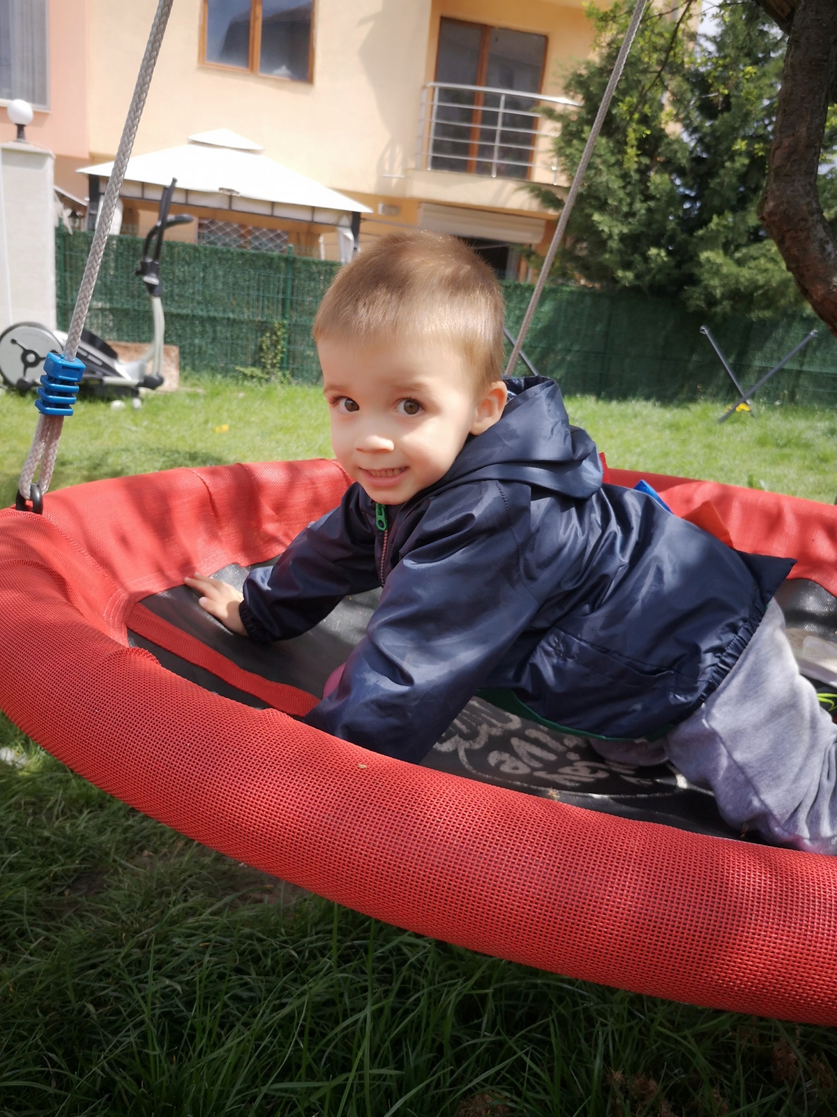 2-годишният Виктор от Бургас се бори с коварна болест и има нужда от помощ