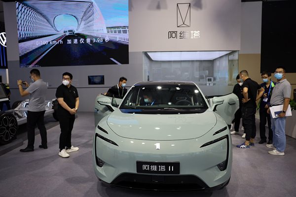 Китайският премиер поздрави Световния конгрес за нови енергийни автомобили 2022