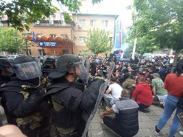 Вучич с извънредно изявление за сблъсъците в Косово (видео)