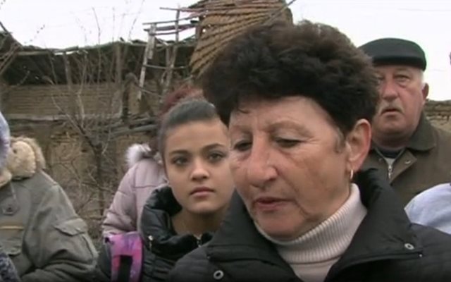 Жителите на село Чомаковци готвят бунт срещу ромската фамилия кадър Нова тв