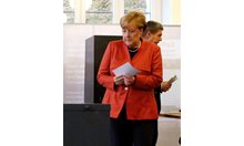 Меркел спечели изборите