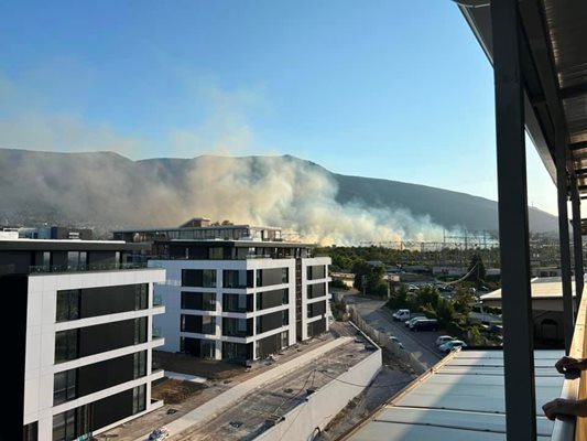 A fire is burning at the foot of Vitosha PHOTO: Facebook/ Kv.  Simeonovo