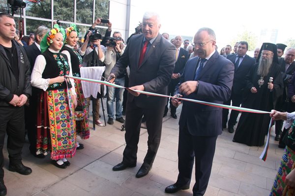 Министър Порожанов и областният управител на Пловдив Здравко Димитров прерязаха лентата на "Агра", "Фудтех" и "Винария"
