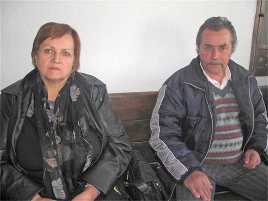 На съдебните заседания присъстваха и братът на убития - Христо, с жена си Росица. Двамата разказваха за тормоза на Васил над семейството му.