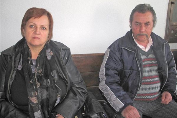 На съдебните заседания присъстваха и братът на убития - Христо, с жена си Росица. Двамата разказваха за тормоза на Васил над семейството му.