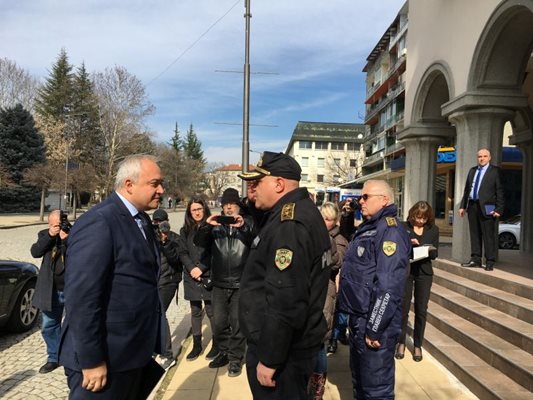 "Амбицията ни този път е ние да не следваме събитията, а да ги изпреварим и ако има такъв списък, лицата в него да са с образувани производства и българската държава да е взела мерки своевременно", заяви в Кърджали вътрешният министър Иван Демерджиев. СНИМКА: НЕНКО СТАНЕВ