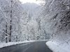 Ураган и снеговалеж ограничават движението през прохода Троян-Кърнаре
